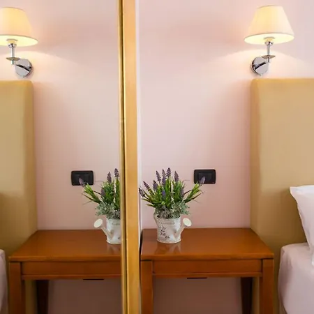 Hotel Dependance Center 2*