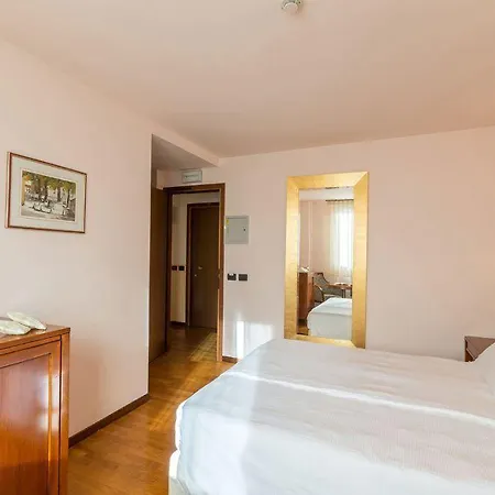 Dependance Center Hotel 2*